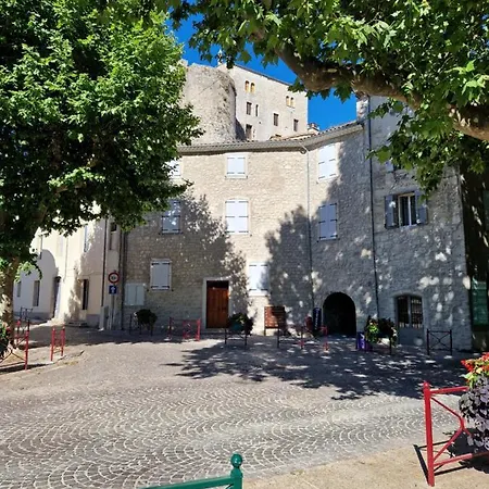 De L'eglise Apartman Laroque
